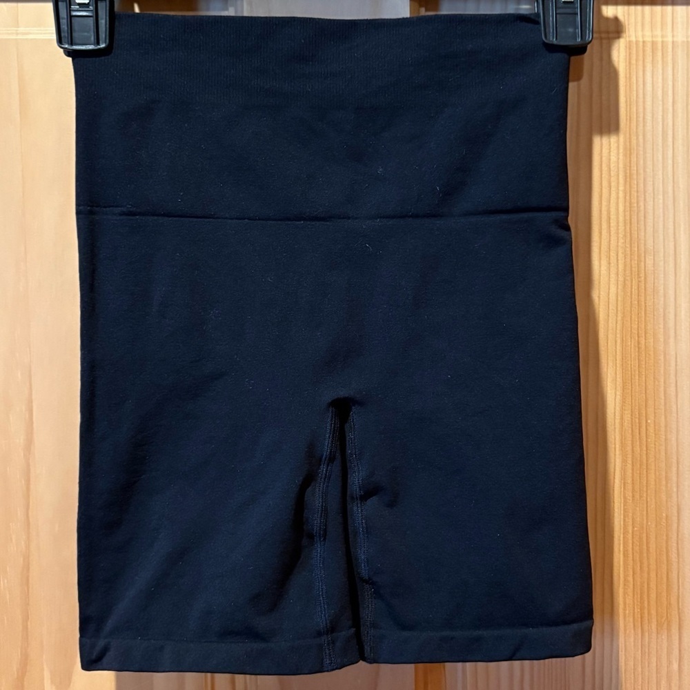 Yitty Nearly Naked Shaping Shorts-Black—
M/L NWOT - Picture 2 of 10